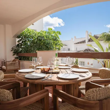 2 Private Terraces 10 Min Puerto Banus Pool 公寓 马尔韦利亚