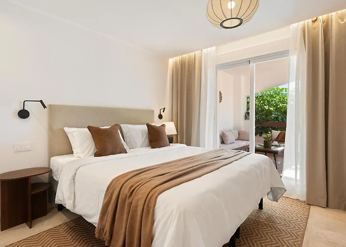 2 Private Terraces 10 Min Puerto Banus Pool マルベーリャ